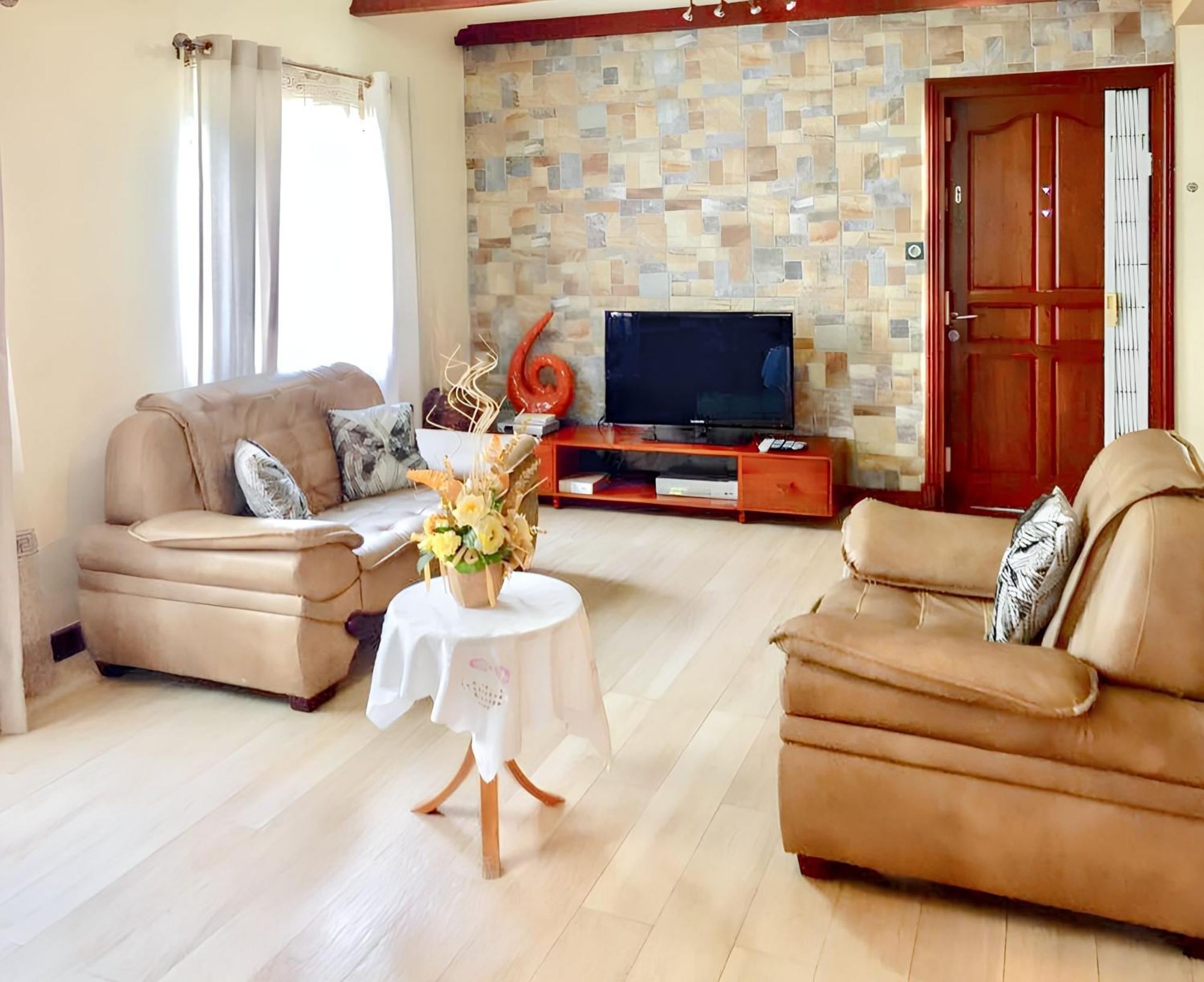 Spacious House In Flic En Flac With Shared Pool Εξωτερικό φωτογραφία