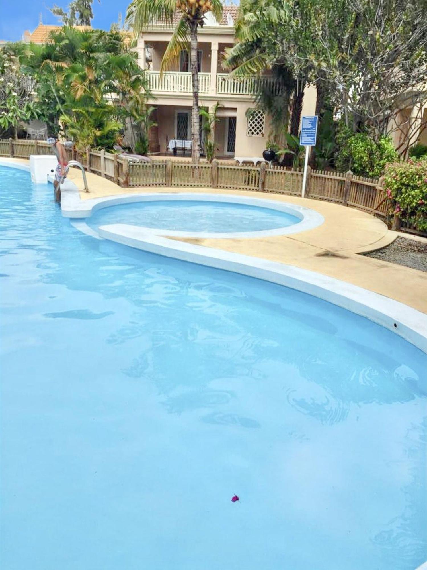 Spacious House In Flic En Flac With Shared Pool Εξωτερικό φωτογραφία